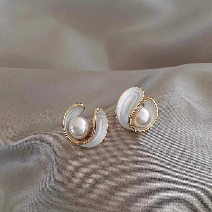Luxe Witte Opaal Oorbellen met Parel in Goud